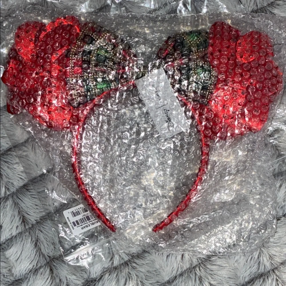 BaubleBar Gift bow wrapping Ears